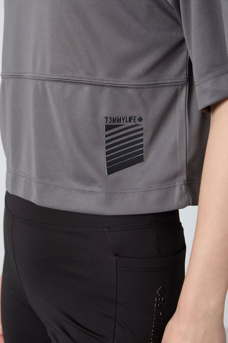 Oversized Polyester Rundhals-T-Shirt mit Tasche - Image 4