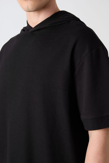 Übergroßes Kapuzen-T-Shirt mit kurzen Ärmeln - Image 3