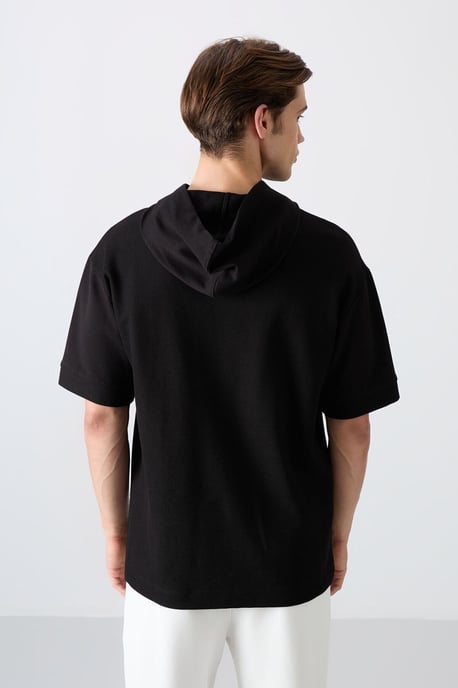 Übergroßes Kapuzen-T-Shirt mit kurzen Ärmeln - Image 6