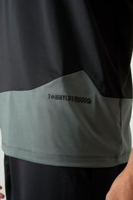 Tommy Life Farbblock-T-Shirt mit Rundhalsausschnitt - Mehrfarbig - Image 5