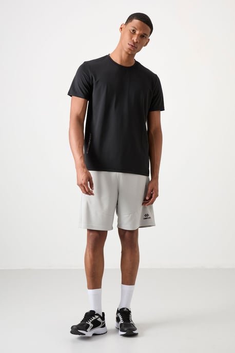 Herren T-Shirt mit normalem Schnitt und Rundhalsausschnitt - Image 2