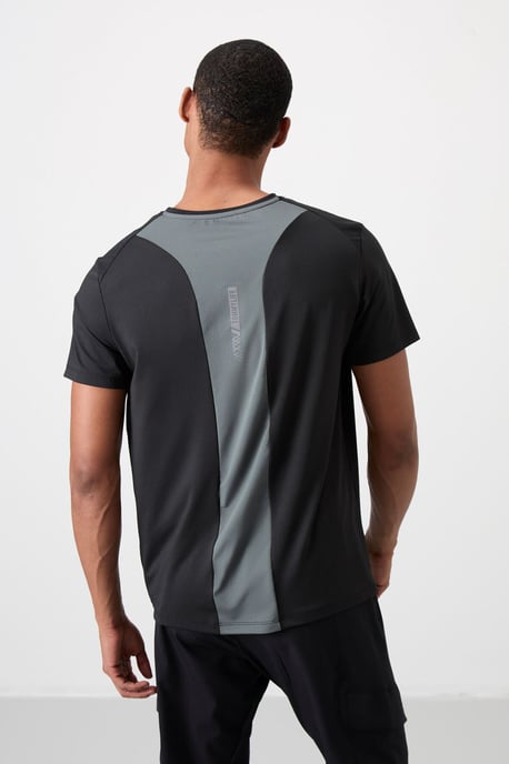 Herren T-Shirt mit Logo-Patch und kurzen Ärmeln - Image 6