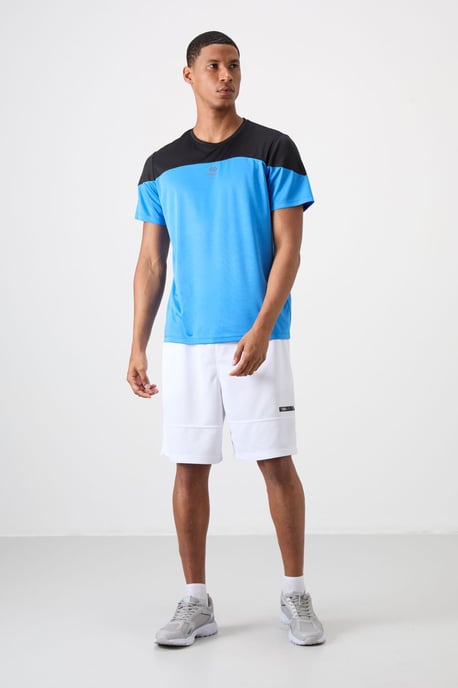 Herren T-Shirt mit Farbblockierung und Rundhalsausschnitt - Image 2