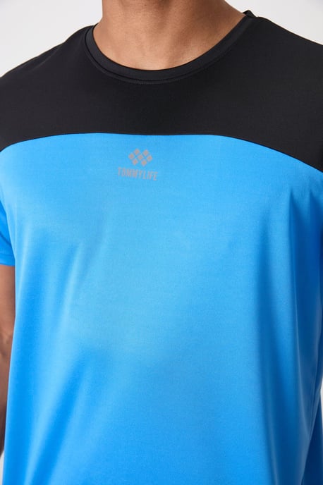 Herren T-Shirt mit Farbblockierung und Rundhalsausschnitt - Image 3