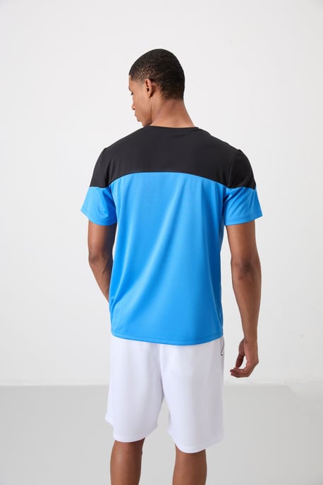 Herren T-Shirt mit Farbblockierung und Rundhalsausschnitt - Image 5