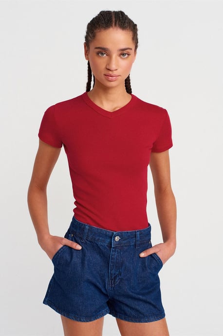 Slim Fit Baumwoll V-Ausschnitt T-Shirt - Image 1