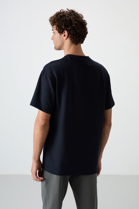 Übergroßes Rundhals-T-Shirt - Image 6