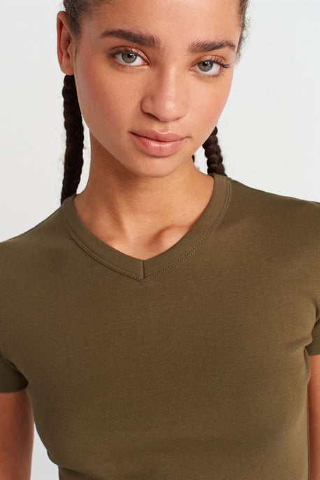 Slim Fit Baumwoll V-Ausschnitt T-Shirt - Image 3
