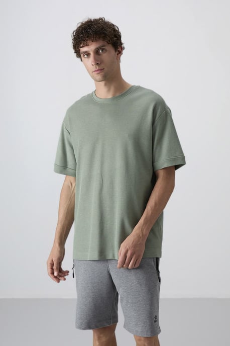 Herren Oversized Rundhalsausschnitt T-Shirt mit Patch - Image 1