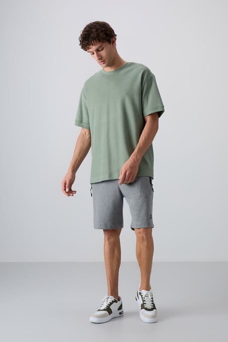 Herren Oversized Rundhalsausschnitt T-Shirt mit Patch - Image 3