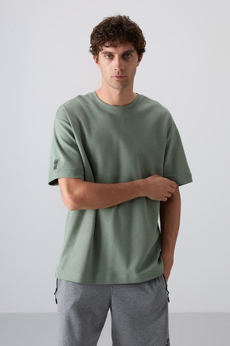 Herren Oversized Rundhalsausschnitt T-Shirt mit Patch - Image 5