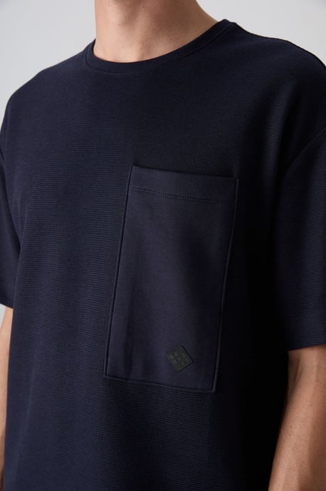Übergrößiges T-Shirt mit Rundhalsausschnitt aus Baumwollmischung und Brusttasche - Image 3