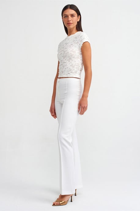 Damen Strukturiertes Crop-T-Shirt mit Ausschnittdetails - Image 3