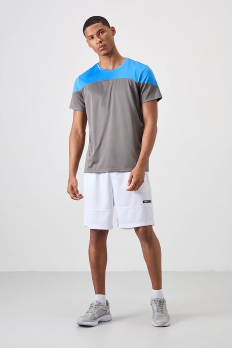 Herren T-Shirt mit Farbblockierung und Rundhalsausschnitt - Image 2