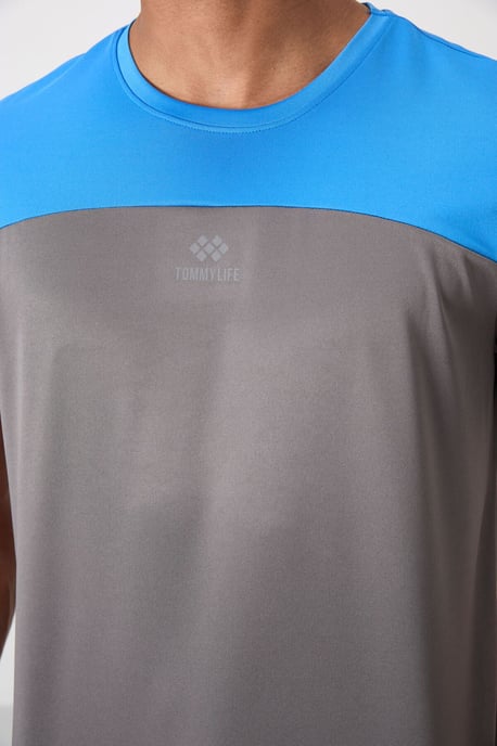 Herren T-Shirt mit Farbblockierung und Rundhalsausschnitt - Image 3