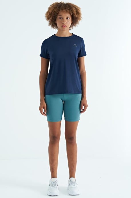Damen entspanntes T-Shirt mit Rundhalsausschnitt und seitlichen Schlitzen - Image 4