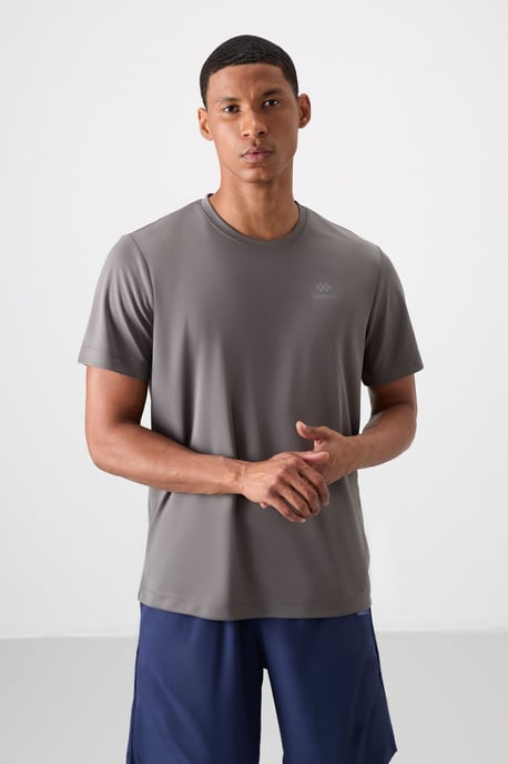 Herren T-Shirt mit Logo-Druck und Rundhalsausschnitt - Image 4