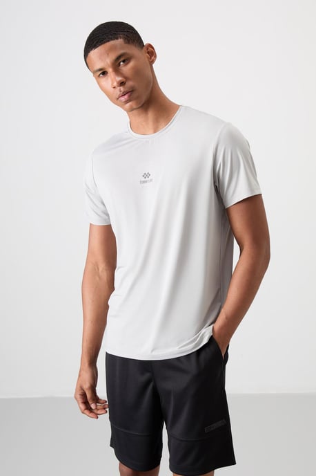 Herren T-Shirt mit Logo-Patch und kurzen Ärmeln - Image 1