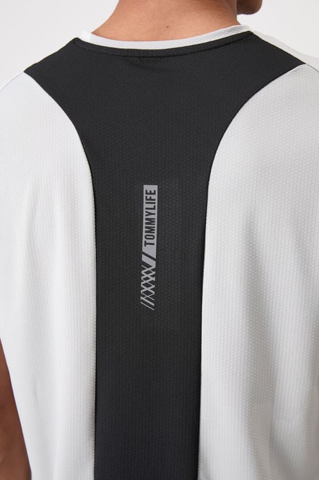Herren T-Shirt mit Logo-Patch und kurzen Ärmeln - Image 6