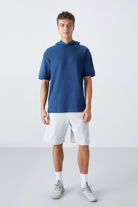 Übergroßes Kapuzen-T-Shirt mit kurzen Ärmeln - Image 2