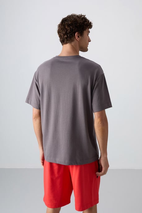 Übergroßes bedrucktes Logo T-Shirt mit Rundhalsausschnitt - Image 5