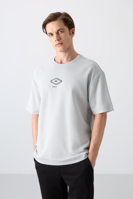 Übergröße Baumwoll-Mischung Logo T-Shirt - Image 1