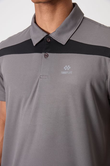 Herren Polo-Shirt mit Farbblockierung - Image 3