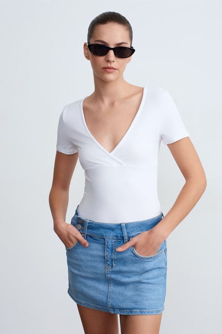 Figurbetontes V-Ausschnitt Kurzarm-T-Shirt - Image 3