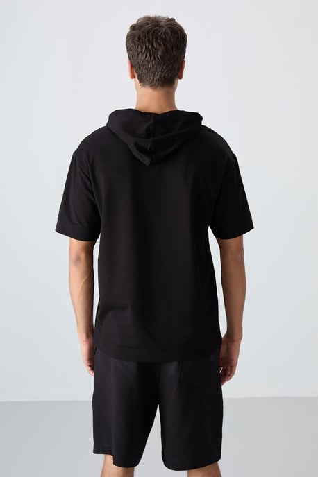 Übergroßes Kurzarm-T-Shirt mit Kapuze - Image 5