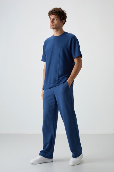 Übergrößen-Jersey-T-Shirt mit Tasche - Image 3