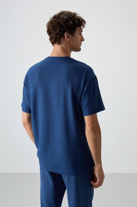 Übergrößen-Jersey-T-Shirt mit Tasche - Image 5