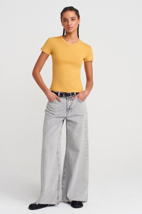 Slim Fit Baumwoll V-Neck T-Shirt - Image 4