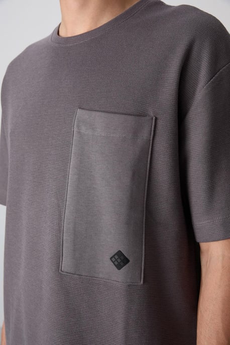 Übergrößen Baumwollmischung Rundhalsausschnitt T-Shirt mit Tasche - Image 3