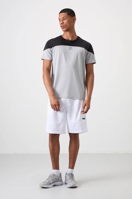 Herren T-Shirt mit Farbblockierung und Rundhalsausschnitt - Image 2