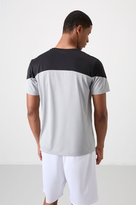 Herren T-Shirt mit Farbblockierung und Rundhalsausschnitt - Image 5