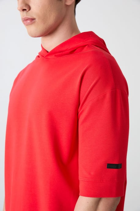Übergroßes Kapuzen-T-Shirt mit kurzen Ärmeln - Image 3