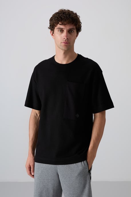 Übergrößen Baumwollmischung Rundhalsausschnitt T-Shirt mit Tasche - Image 1