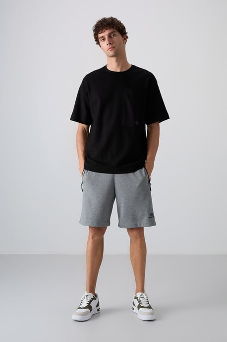 Übergrößen Baumwollmischung Rundhalsausschnitt T-Shirt mit Tasche - Image 2
