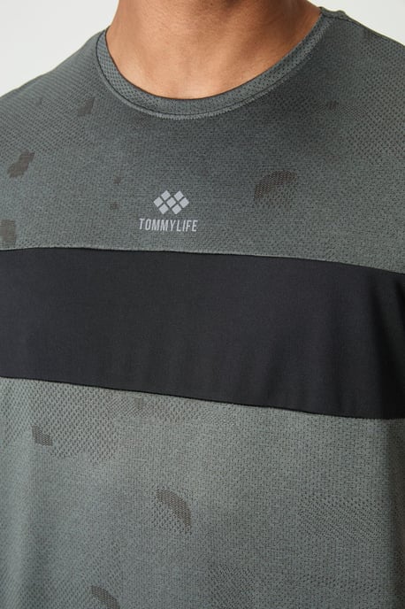 Herren Farbblockiertes Rundhals-T-Shirt - Image 3