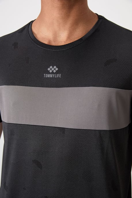 Herren Farbblockiertes Rundhals-T-Shirt - Image 3