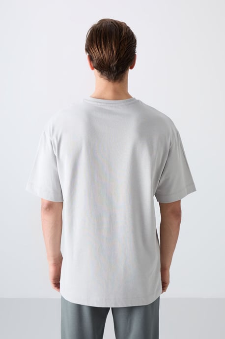 Übergroßes T-Shirt mit bedrucktem Logo und Rundhalskragen - Image 5