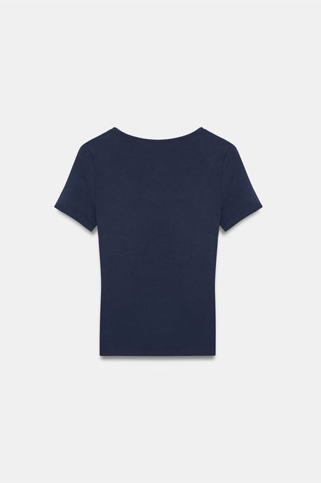 Figurbetontes V-Ausschnitt T-Shirt mit kurzen Ärmeln - Image 6