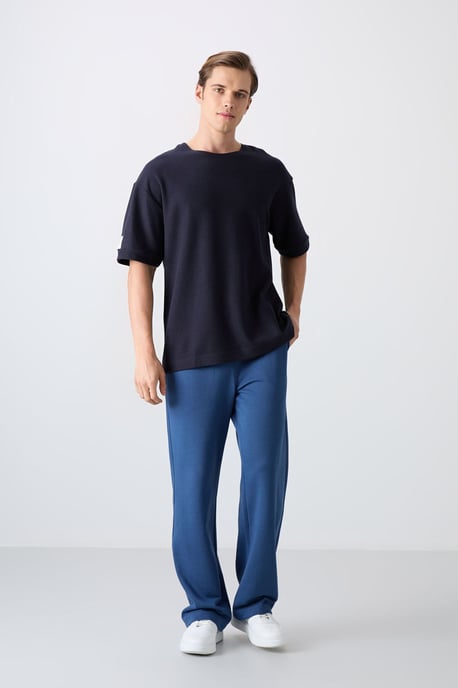 Herren Oversized Rundhalsausschnitt T-Shirt mit Patch - Image 2