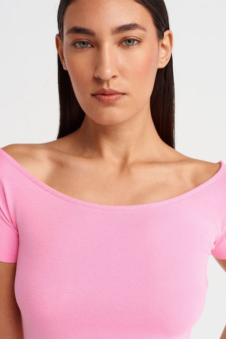 Damen Slim Fit Boot-Ausschnitt T-Shirt - Image 3