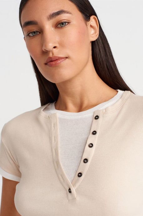Damen Baumwoll V-Ausschnitt Knopf T-Shirt - Image 3