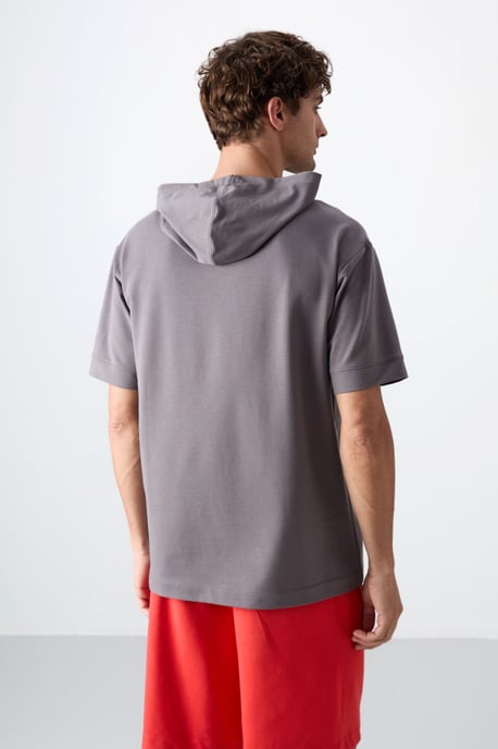 Oversized Kapuzen-T-Shirt mit kurzen Ärmeln - Image 5