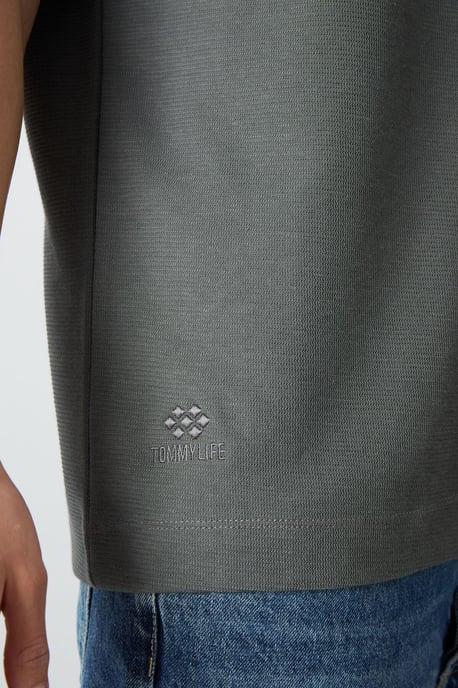 Übergroßes Kapuzen-T-Shirt mit kurzen Ärmeln - Image 3