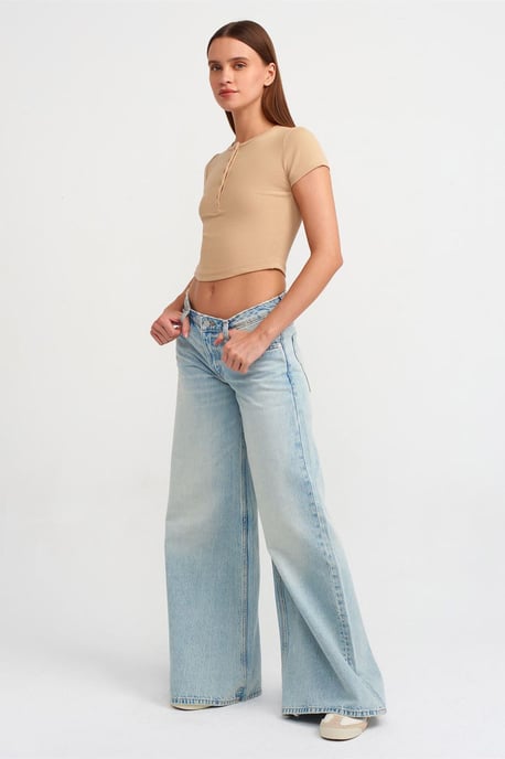 Damen Kurz geschnittenes Slim-Fit Rundhals-T-Shirt - Image 4