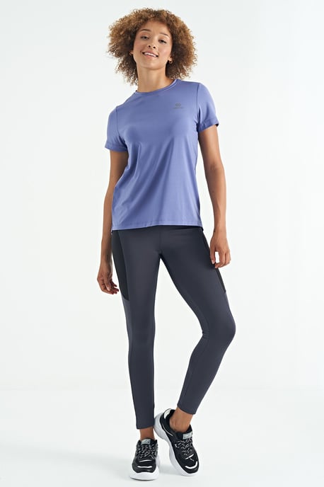 Damen lässiges T-Shirt mit Rundhalsausschnitt und seitlichen Schlitzen - Image 1