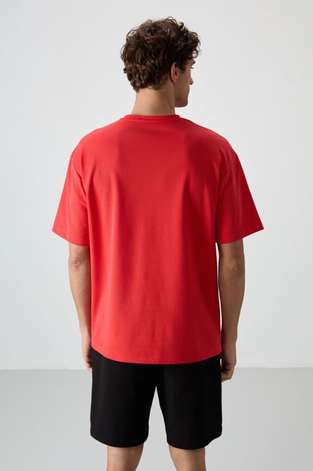 Tommy Life Oversized Rundhals-T-Shirt mit Print - Rot - Image 5